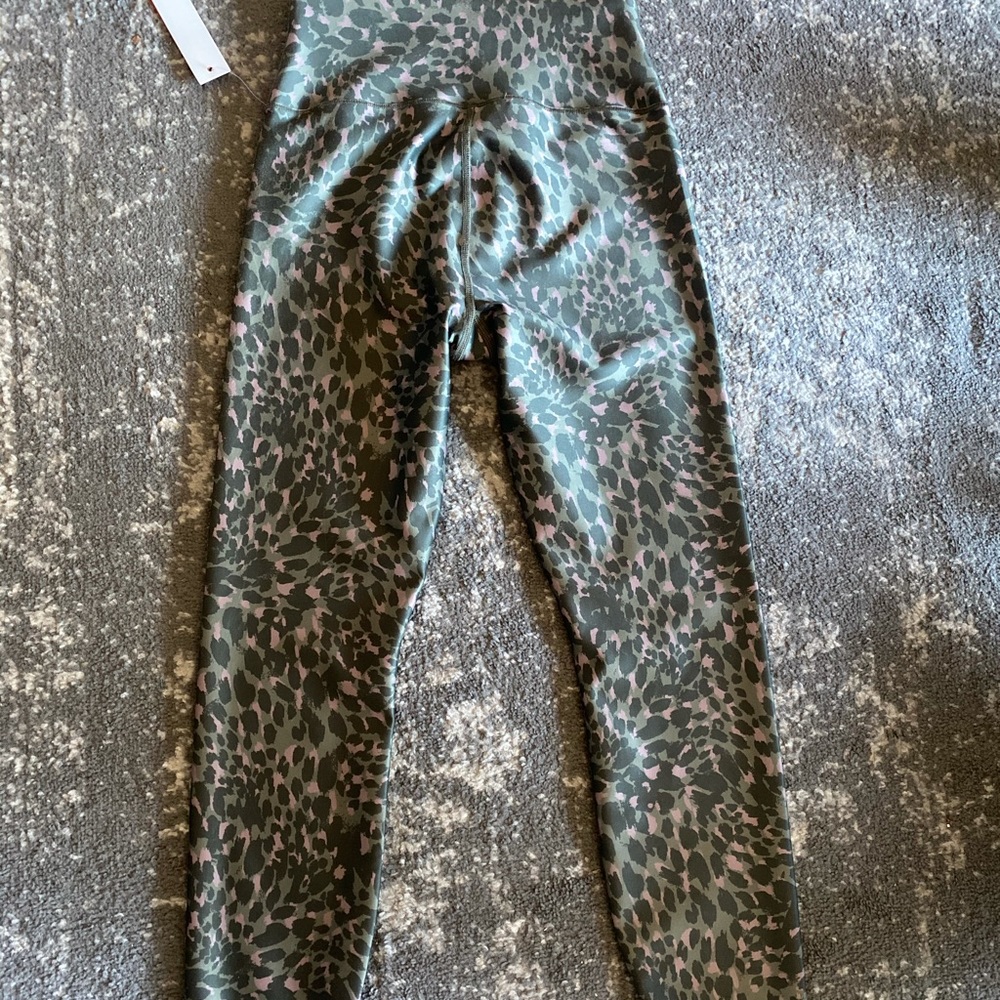 Good American leopard leggings